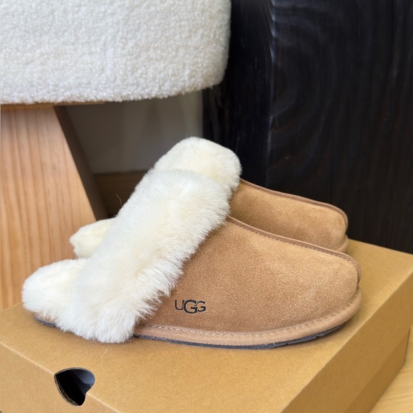 UGG SCUFFETTE ll - Picture 3 of 6